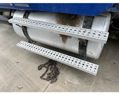 Freightliner Cascadia 125 Right Fuel Tank