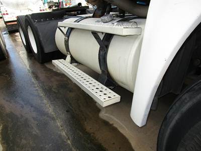 Freightliner Cascadia Right Fuel Tank for a Freightliner CASCADIA 125