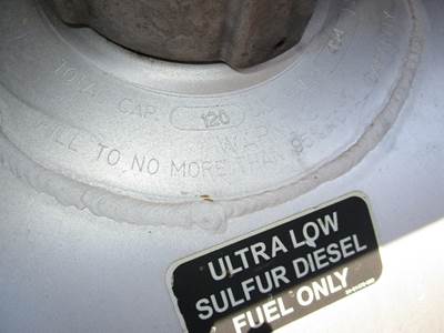 Freightliner Cascadia Left Fuel Tank for a Freightliner CASCADIA 125