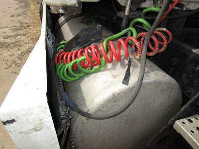 Freightliner Cascadia Left Fuel Tank for a Freightliner CASCADIA 125