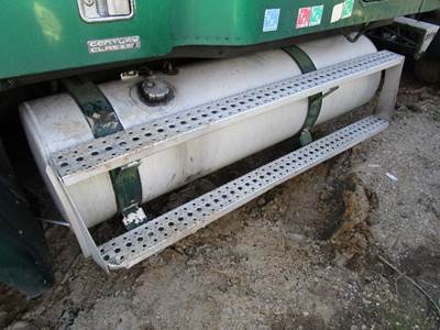 Freightliner Century Class 112 Left Fuel Tank for a Freightliner CENTURY CLASS 12