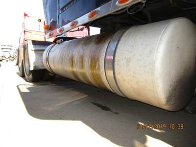 Freightliner Classic XL Right Fuel Tank for a Freightliner FLD132 XL CLASSIC