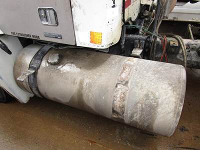 Freightliner Columbia Left Fuel Tank for a Freightliner COLUMBIA 120