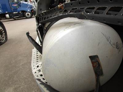 Freightliner Columbia Left Fuel Tank for a Freightliner COLUMBIA 120