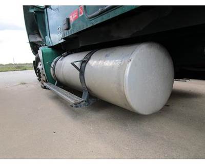 Freightliner Columbia Left Fuel Tank for a Freightliner COLUMBIA 120
