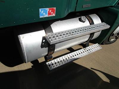 Freightliner ST120 Right Fuel Tank