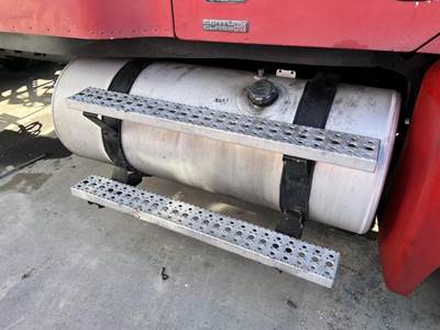 Freightliner ST120 Right Fuel Tank