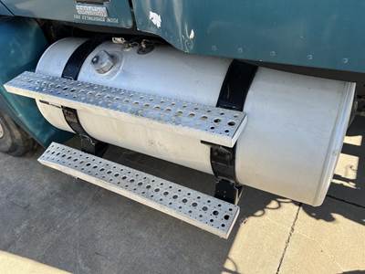 Freightliner ST120 Left Fuel Tank