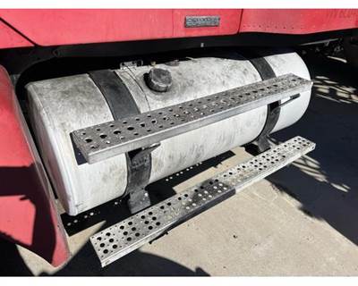 Freightliner ST120 Left Fuel Tank
