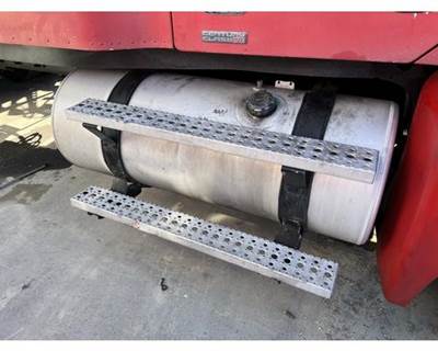 Freightliner ST120 Right Fuel Tank