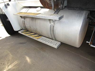 International 9400 Left Fuel Tank for a International 9400I