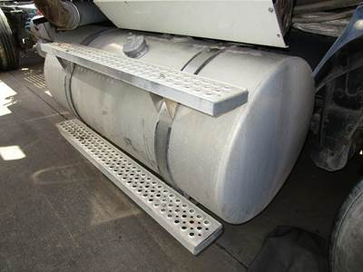 International 9400 Right Fuel Tank for a International 9400I