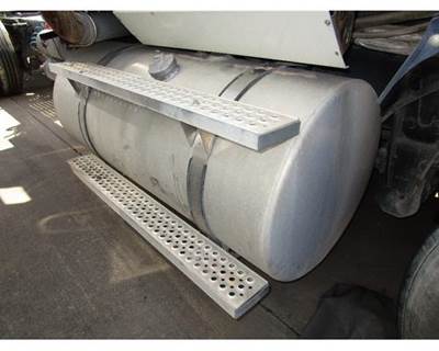 International 9400 Right Fuel Tank for a International 9400I