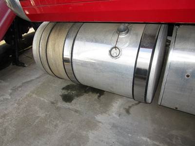 Mack Pinnacle CXU613 Right Fuel Tank for a Mack CXU613