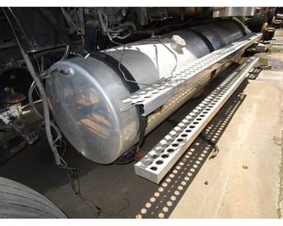 Western Star 4900 Left Fuel Tank for a Western Star TR 4900