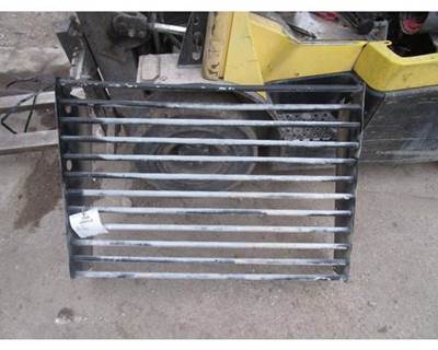 Mack DM690S Grille