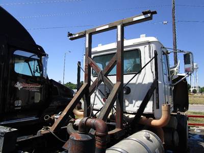 Mack Pinnacle CHU613 Headache Rack for a Mack CHU613