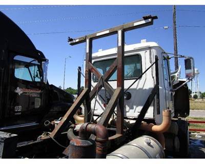 Mack Pinnacle CHU613 Headache Rack for a Mack CHU613