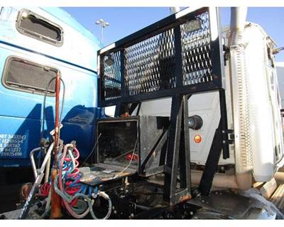 Mack Pinnacle CHU613 Headache Rack for a Mack CHU613