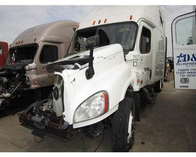 Freightliner Cascadia Left Headlight Assembly for a Freightliner CASCADIA 125