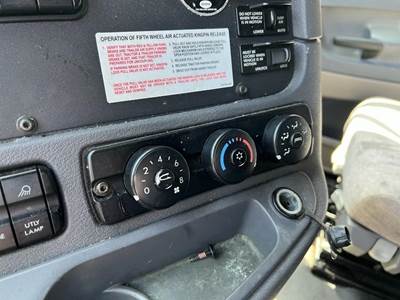 Freightliner Cascadia Heater / AC Temp Control for a Freightliner CASCADIA 125