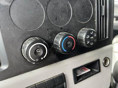 Freightliner Cascadia Heater / AC Temp Control for a Freightliner CASCADIA 126