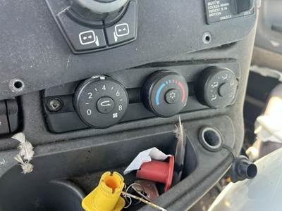 Freightliner Cascadia Heater / AC Temp Control for a Freightliner CASCADIA 125