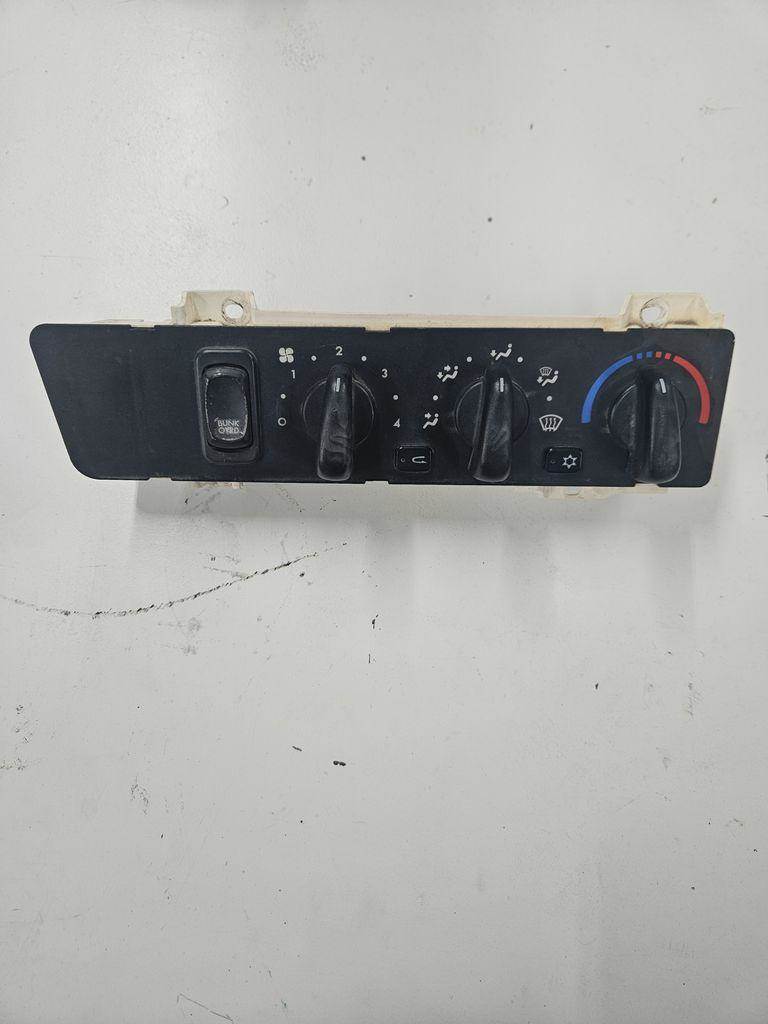 Freightliner Columbia Heater / AC Temp Control For Sale Crandall, TX