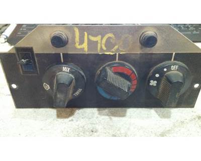 Used International 4700 Heater / AC Temperature Control Unit