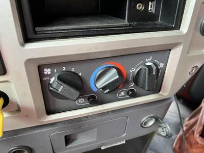 Mack Pinnacle CXU613 Heater / AC Temp Control for a Mack CXU613
