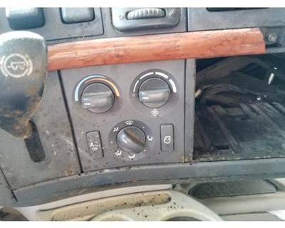 Used 2006 Volvo VNL Heater / AC Temperature Control Unit
