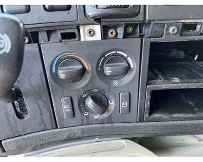 Used 2005 Volvo VNL Temperature Control Unit