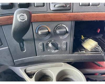 Used Volvo VNL Heater / AC Temperature Control Unit