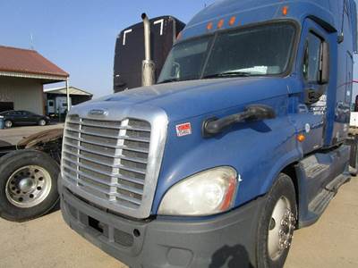 Freightliner Cascadia Hood for a Freightliner CASCADIA 125
