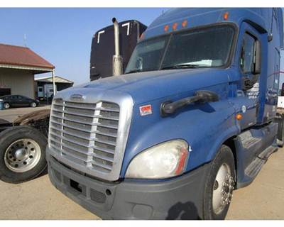 2009 Freightliner Cascadia 125 Hood Assembly 48" Setback Axle with Headlights & Grille