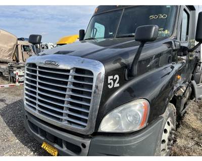 2016 Freightliner Cascadia 125 Hood with Headlights, Grille & Side View Spot Mirrors