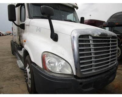 Used 2016 Freightliner Cascadia 125 Hood Assembly