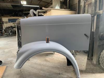 Freightliner FL CLASSIC XL 127 BBC Hood