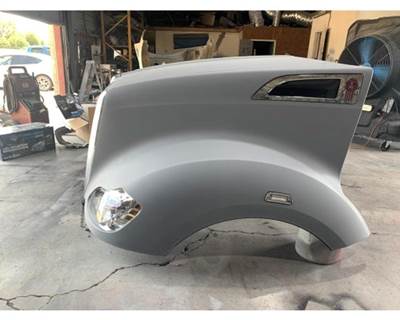 Reconditioned Kenworth T680 Hood, Complete with Headlights & Grille