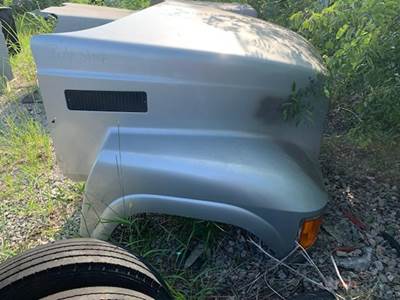 Mack Pinnacle CHU613 Hood for a Mack CHU613