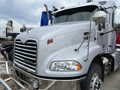 Mack Pinnacle CXU613 Hood for a Mack CXU613