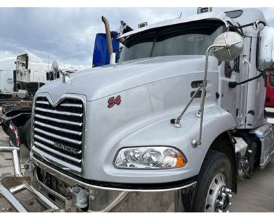 2015 Mack Pinnacle CXU613 Hood Assembly Setback Axle with Headlights Grille Mirrors