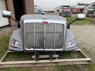 Peterbilt 587 Hood