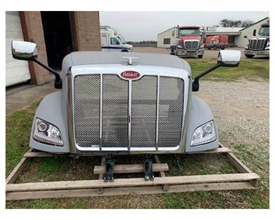 Reconditioned Peterbilt 587 Hood with Hood Mirrors, 60" Top Center to Grille