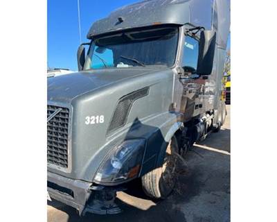 Used 2015 Volvo VNL Hood, Complete with Grille and Headlights