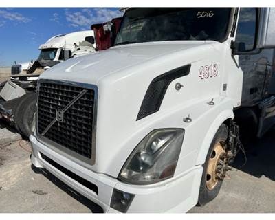 Used 2008 Volvo VNL Hood with Headlights and Grille