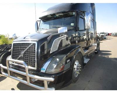 Used Volvo VNL Hood Assembly