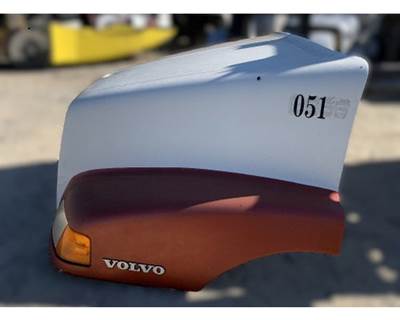 Reconditioned Volvo VNL Hood with Headlights, No Grille, Old Style