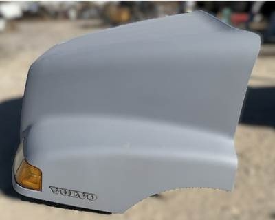 Reconditioned Volvo VNL Hood, Old Style with Headlights, No Grille