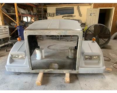 Reconditioned Western Star 4900 Short Hood with Dual Air Cleaners